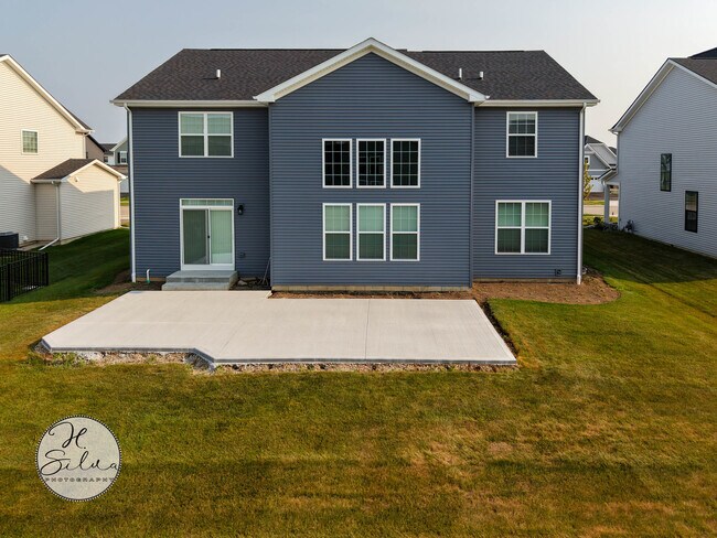 Building Photo - 10784 Saxony St