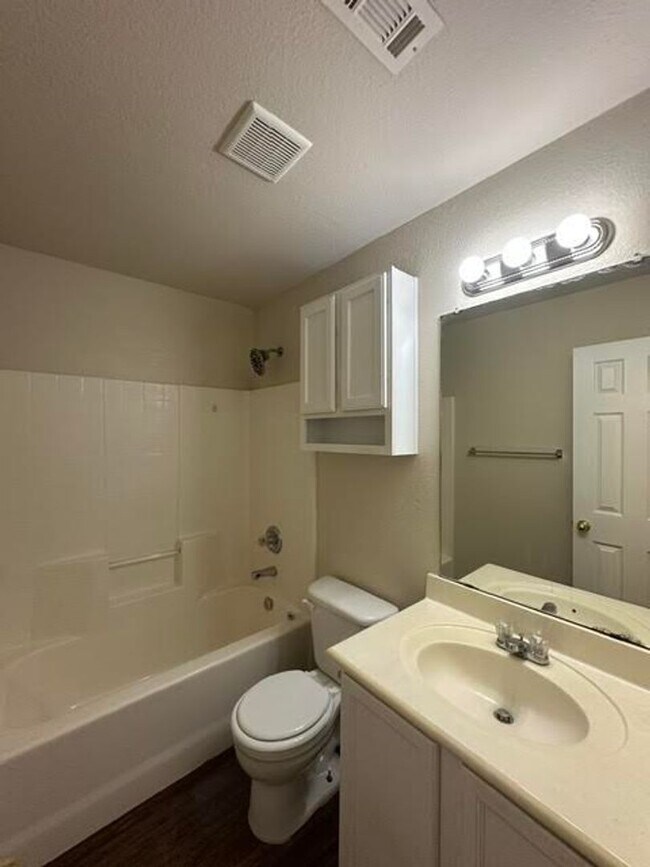 Building Photo - 4300 Larry Don Ln