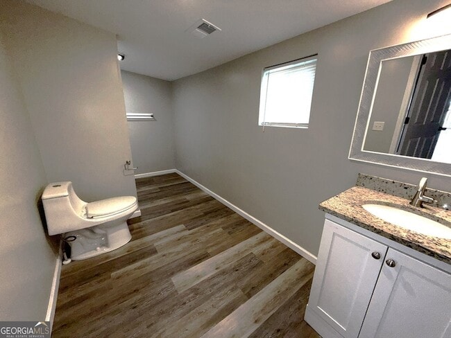 Building Photo - 30 E Kimble St