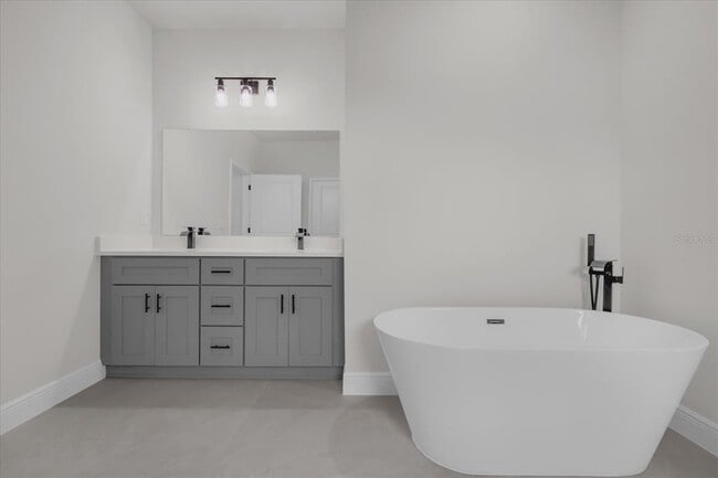 Building Photo - 452 Marion Oaks Dr