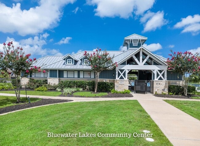 Building Photo - 18710 Lynnwood Crest Ln