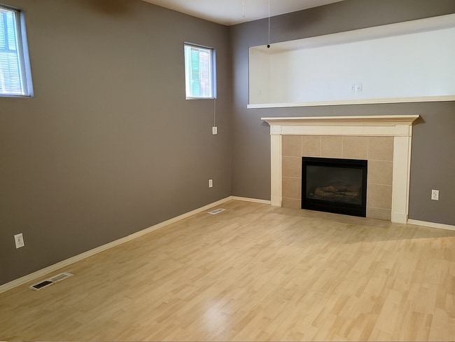Building Photo - 1532 SE Gerhard Dr