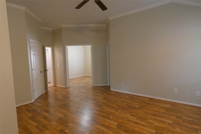Building Photo - 123 N Acacia Park Cir