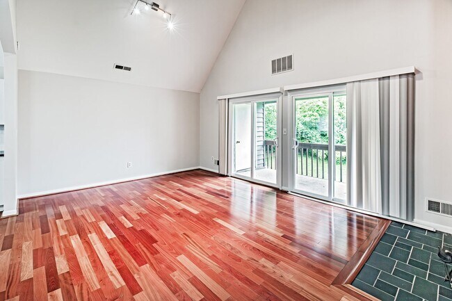 Building Photo - 35 Foxtail Ct