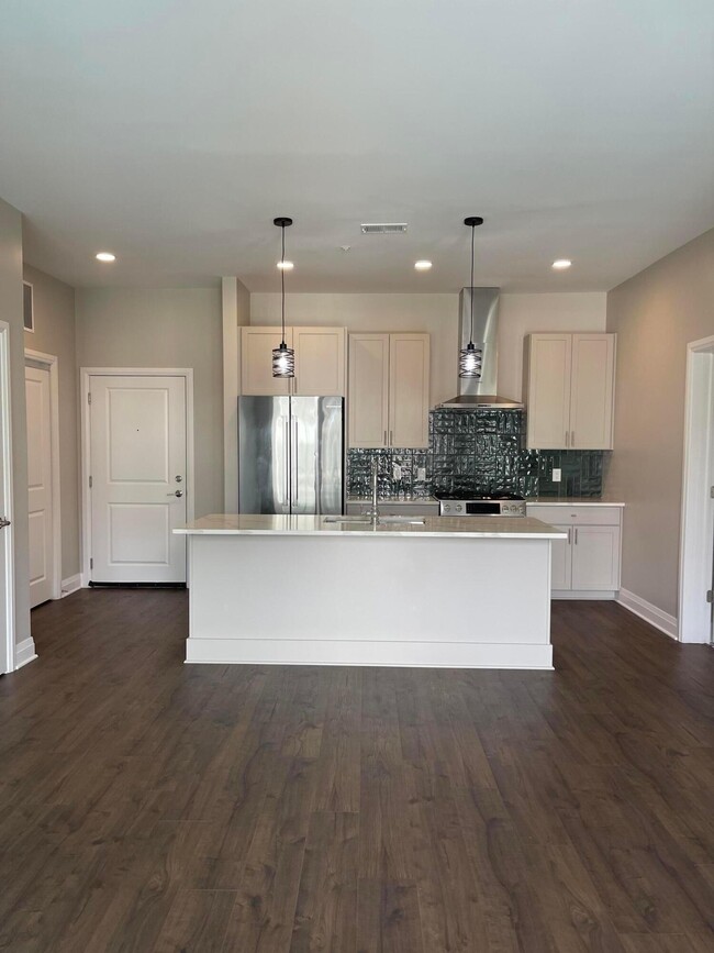 Building Photo - 6633 Dale Dr