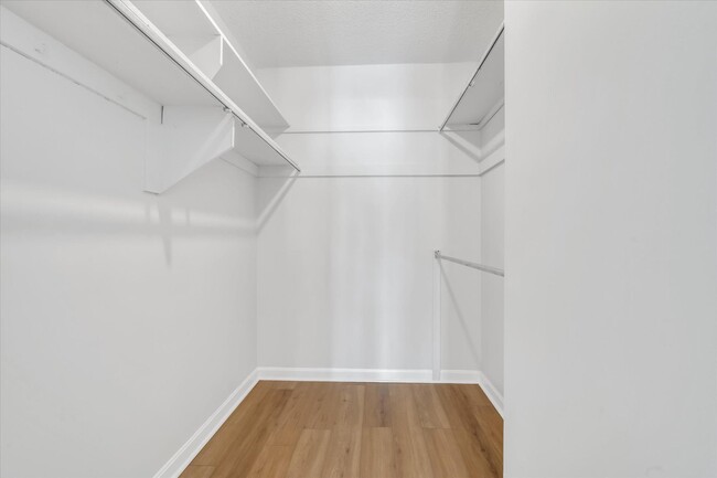 Building Photo - 4141 Henderson Rd