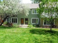 Building Photo - Three bedroom on Broadway in N. Boulder