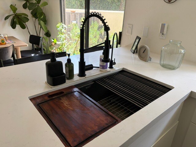 Building Photo - 132 W Alamar Ave