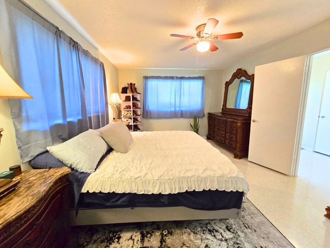 Building Photo - Charming 2 Bed/ 2 Bath Home w/ Garage in Sarasota