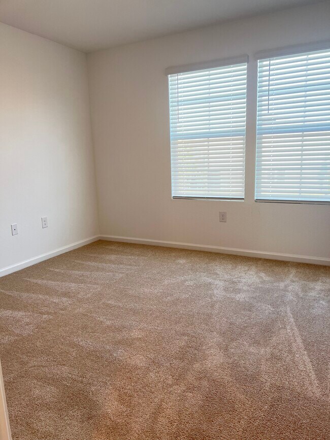 Building Photo - 4942 Equinox St