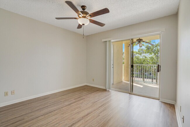 Building Photo - 6315 La Costa Dr