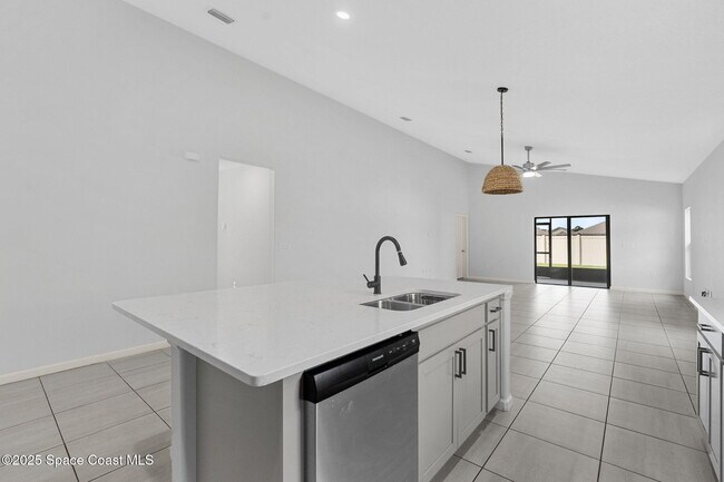 Building Photo - 4198 Alligator Flag Cir