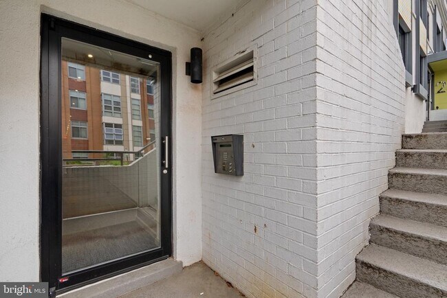 Building Photo - 2422 17th St NW