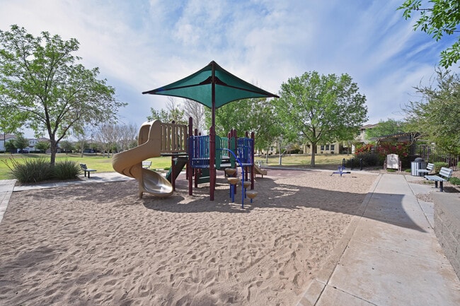 Building Photo - 4757 E Woodside Way