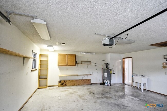 Building Photo - 1215 Clearwater Dr