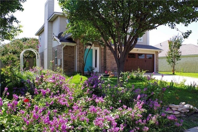 Building Photo - 807 Camino Real Dr