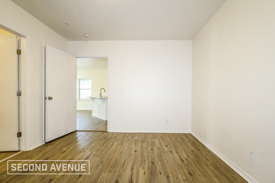 Building Photo - 1521 S Blackwelder Ave
