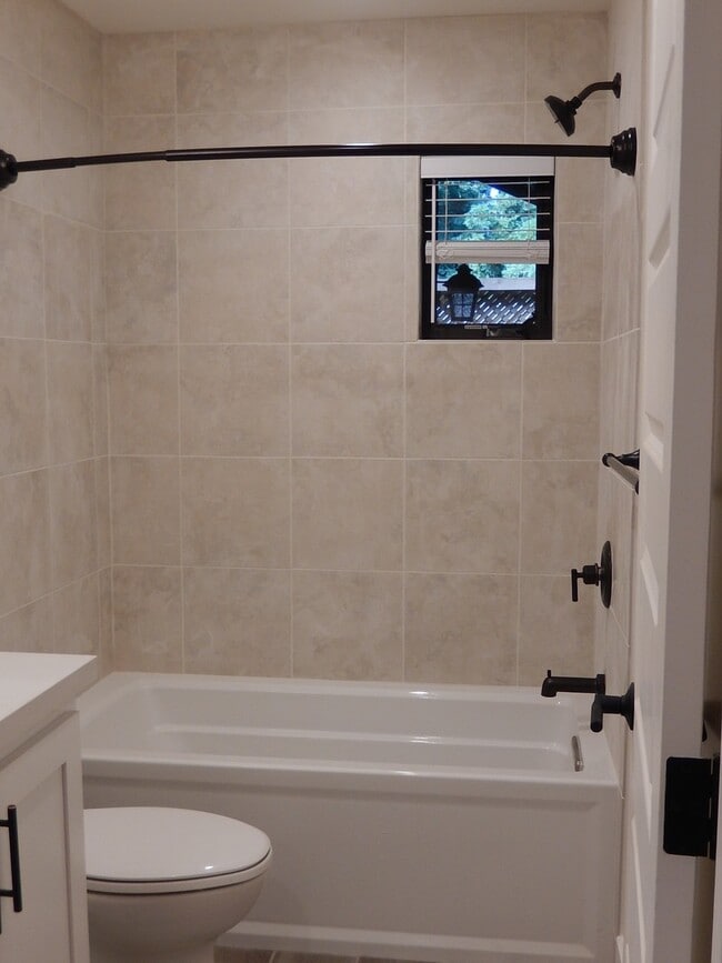 Building Photo - 1,188 Square Foot Recently built custom Cr...