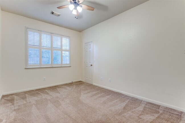 Building Photo - 127 S Winterport Cir