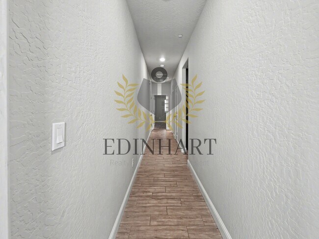 Building Photo - 1132 S Simon St