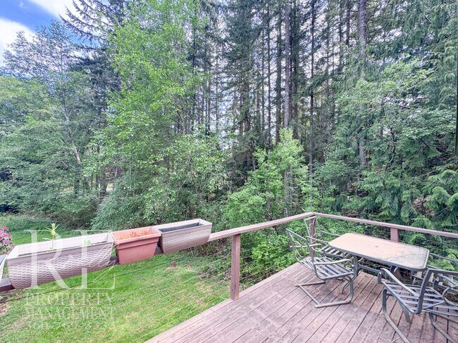 Building Photo - Bright & Spacious Split-Level Home with Gourmet Kitchen, Skylight & Expansive Yard