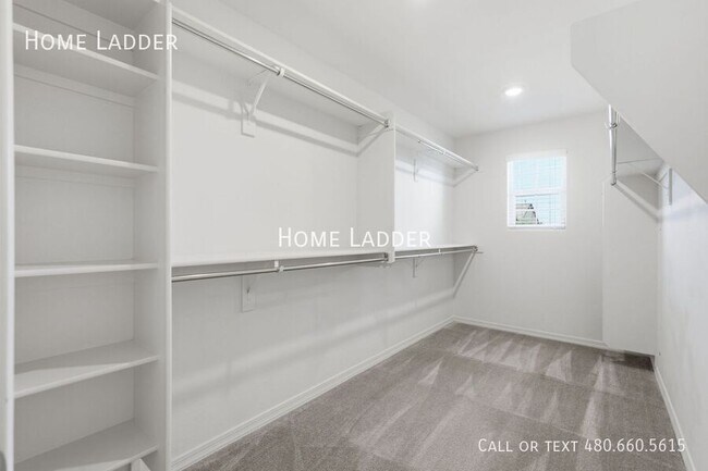 Building Photo - 9504 E Theia Dr