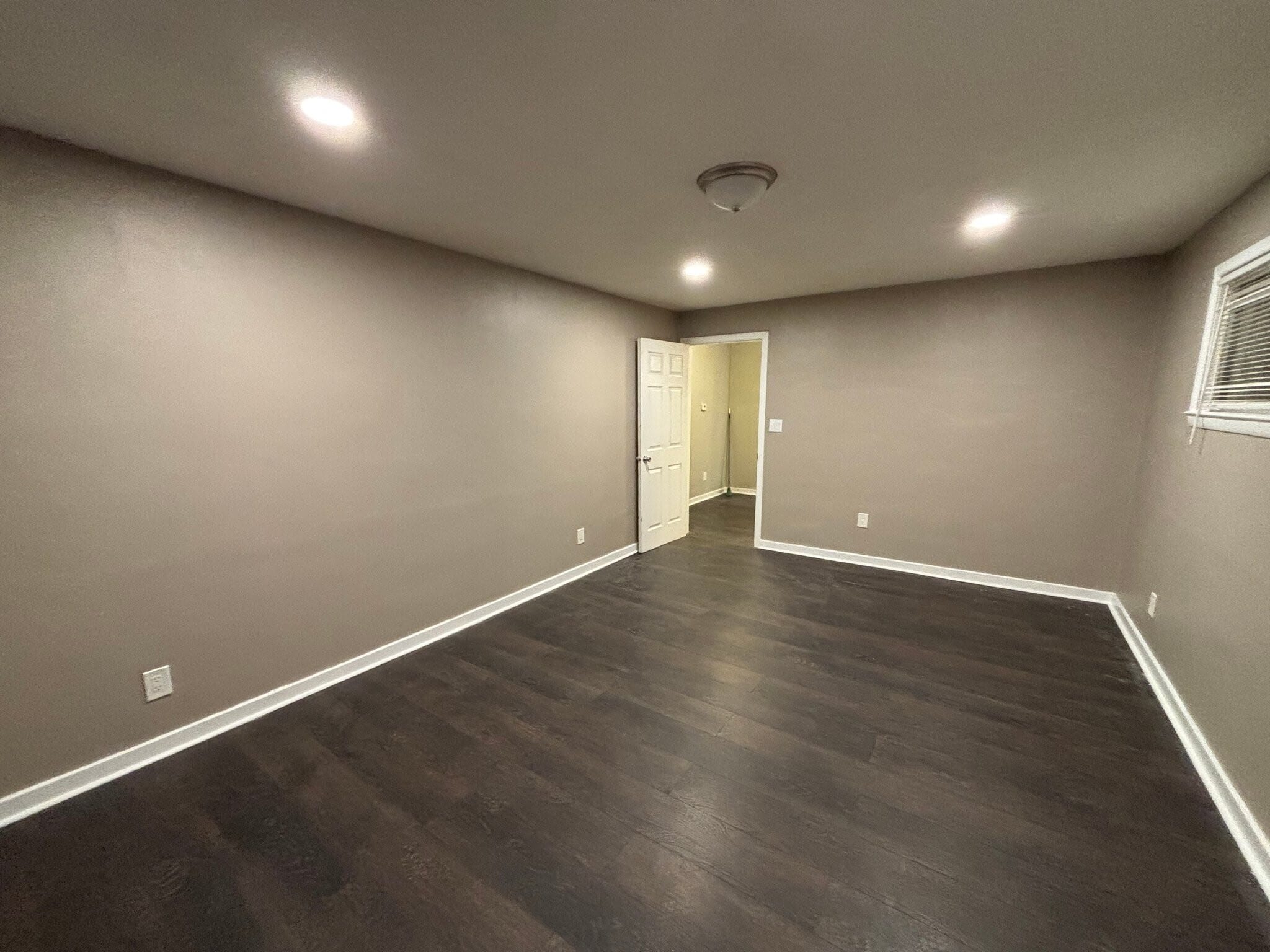 Building Photo - 653 S 69th St