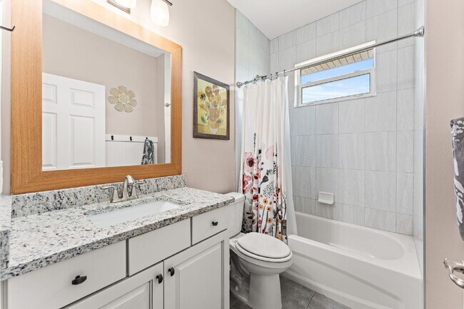 Building Photo - 3/2, fully fenced single family home in NW...