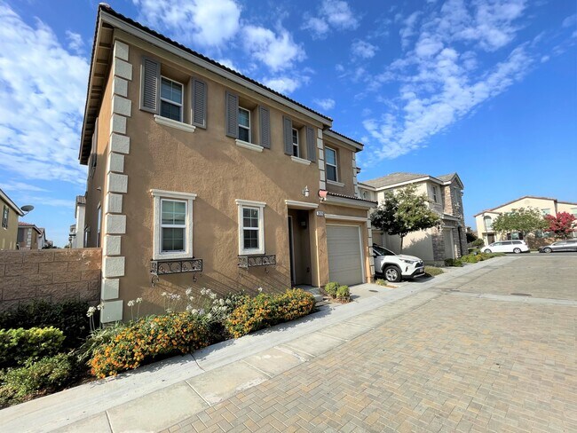 Primary Photo - 2879 S Via Belamaria