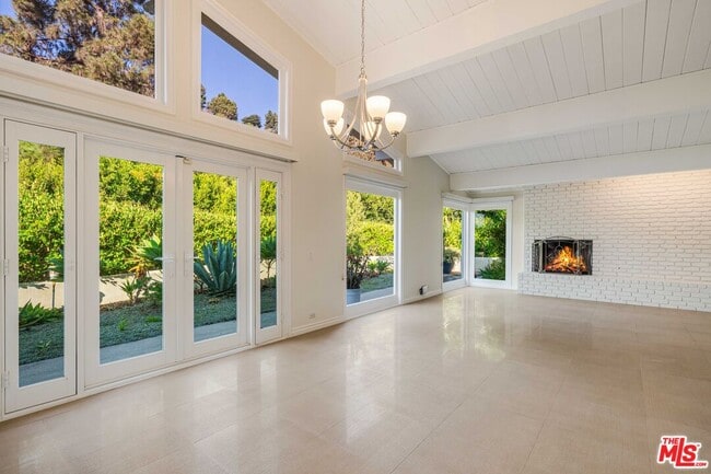 Building Photo - 1200 El Hito Cir