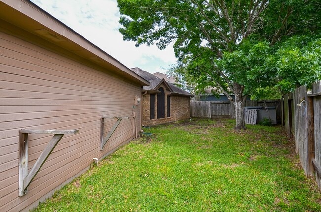 Building Photo - 1631 Berkoff Dr