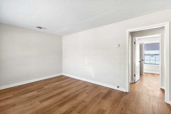 Building Photo - 1008 Haynes St
