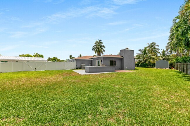 Building Photo - 1721 SW 10th St