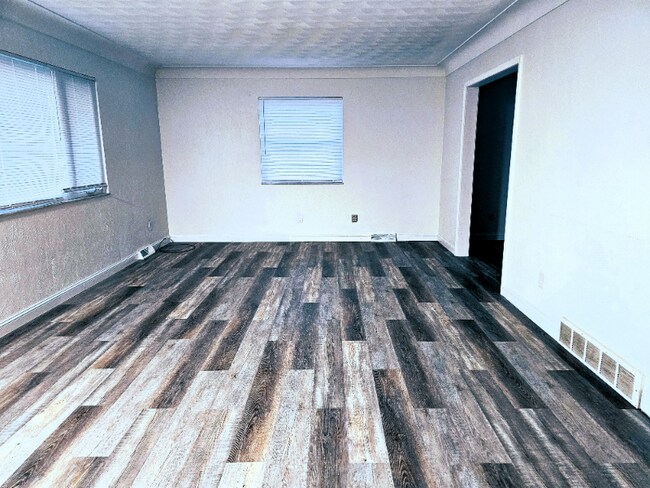 Building Photo - 452 S Yarrow St