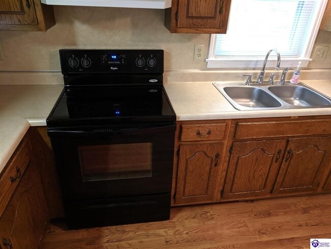 Building Photo - 638 Miller Rd