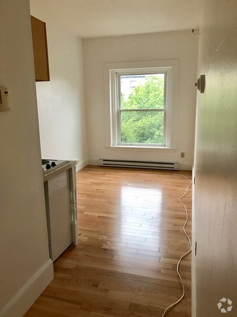 Building Photo - 1077 Beacon St