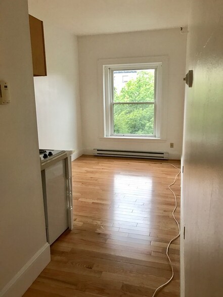 Primary Photo - 1077 Beacon St
