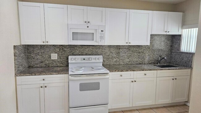 Building Photo - 421 Ardmore Rd