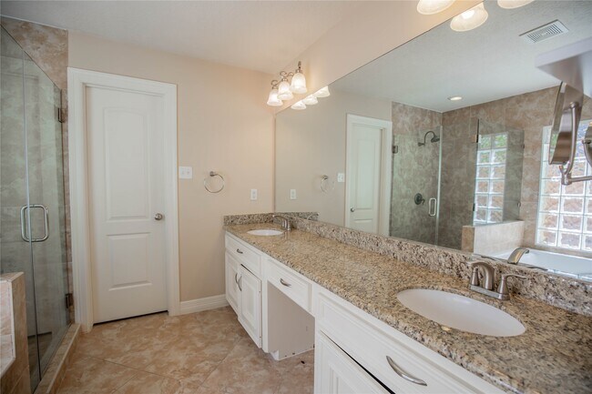 Building Photo - 1627 Fall Valley Dr