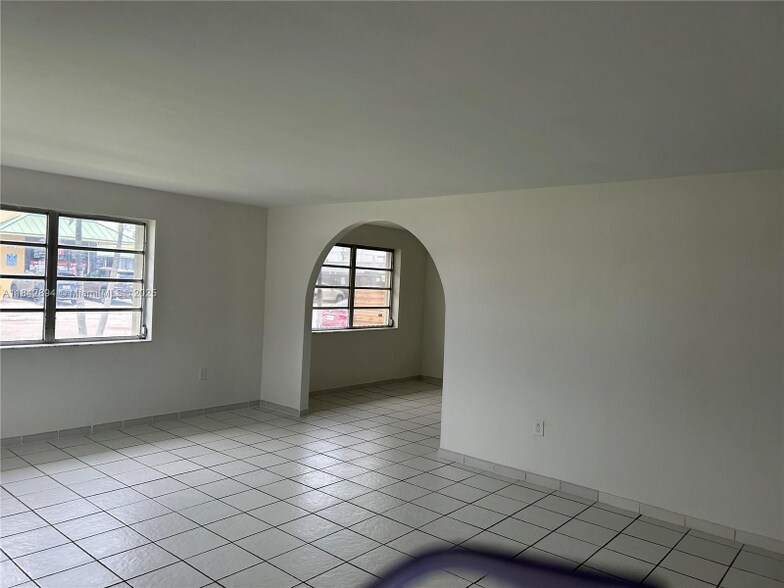 Building Photo - 955 SW 87th Ct