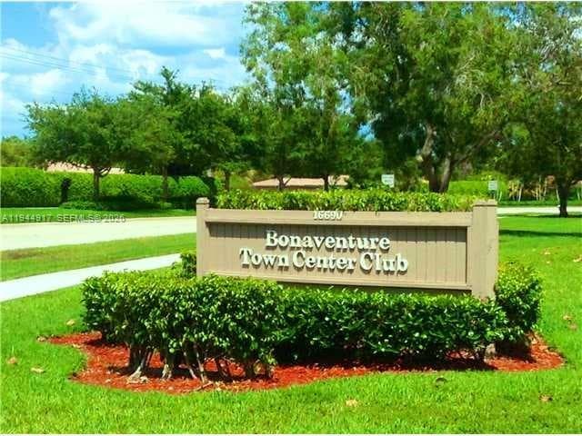 Building Photo - 16168 Laurel Dr