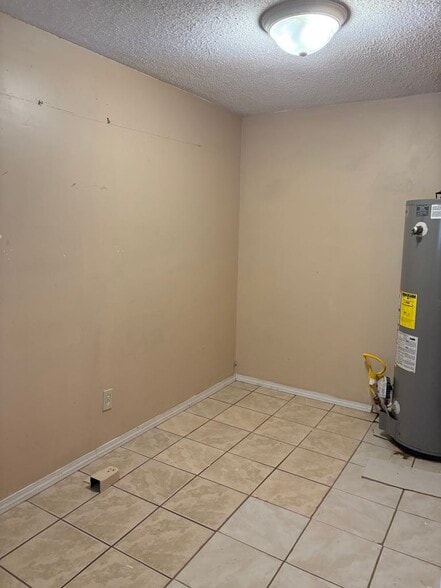 Laundry Room - 312 S Elm St