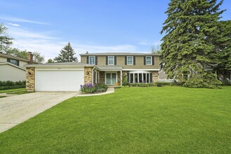Building Photo - Peaceful Cul-de-Sac Living in Libertyville