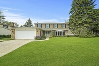 Building Photo - Peaceful Cul-de-Sac Living in Libertyville