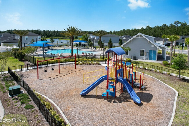 Building Photo - 597 Meadow Ridge Dr