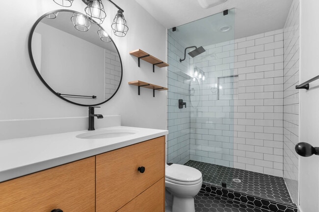 Building Photo - 196 E Water Ln