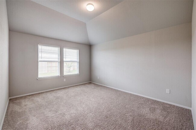 Building Photo - 120 Lyndon Dr