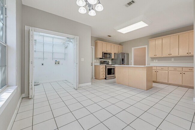 Building Photo - 114 Dana Pointe