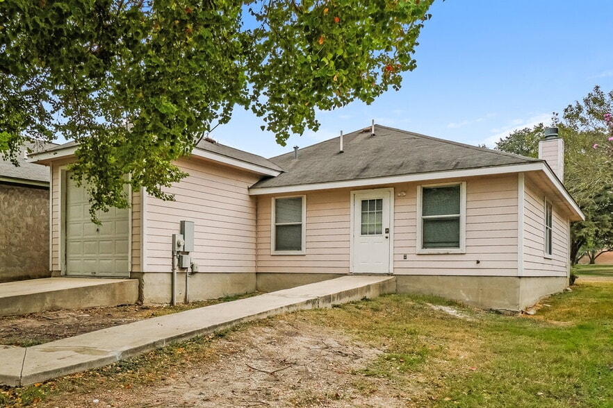 Building Photo - 417 Canterbury Ln