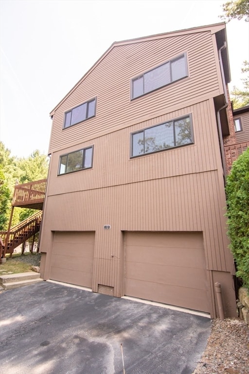 Building Photo - 10 E Bluff Rd